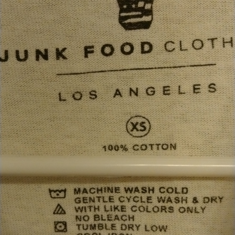 ♥️JUNKFOOD- NWOT Clueless Tee-shirt Size XS - Picture 2 of 2